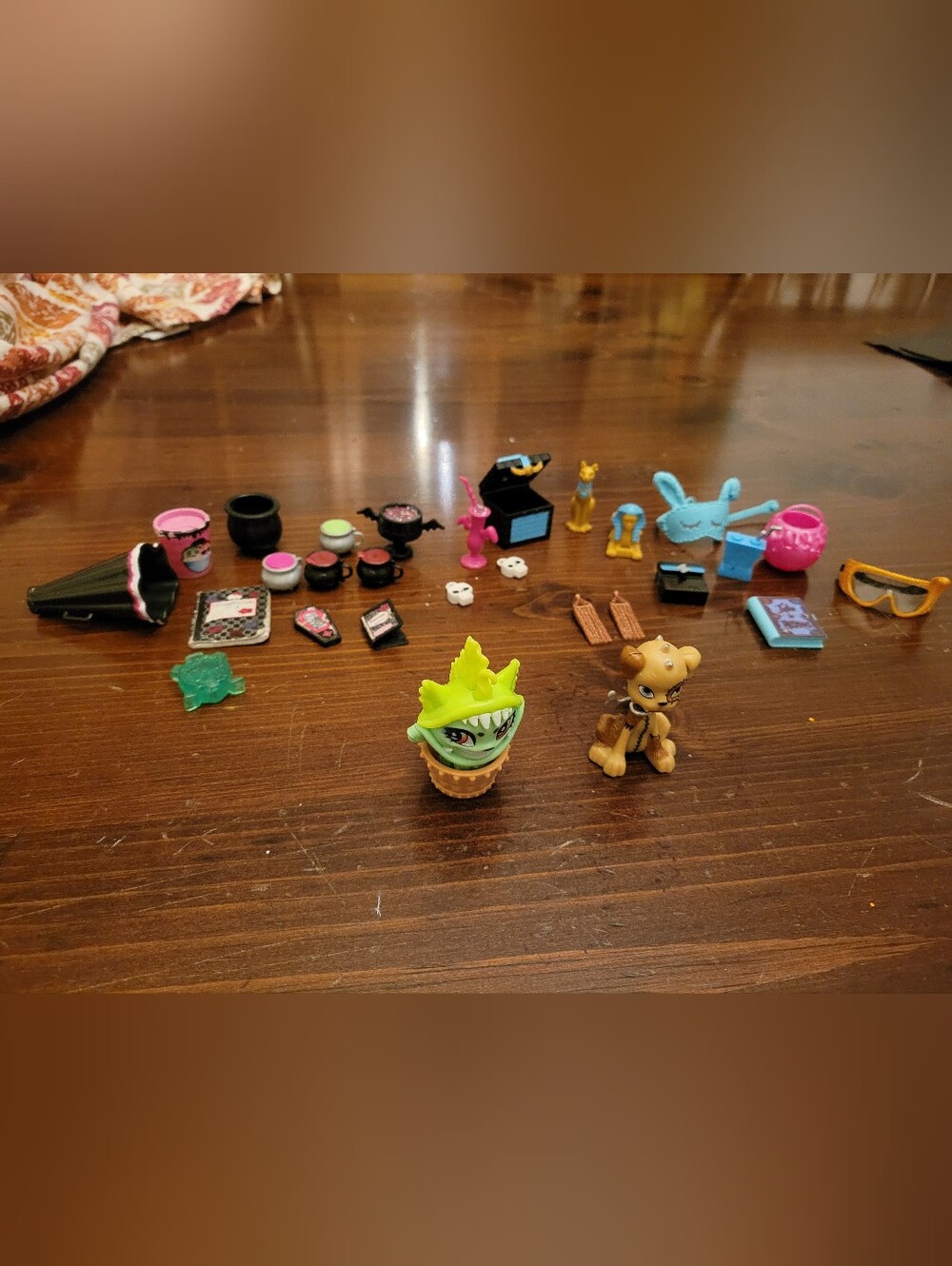 Watzit And Chewlian Monster High Pets, Cleo And Others Accessories!